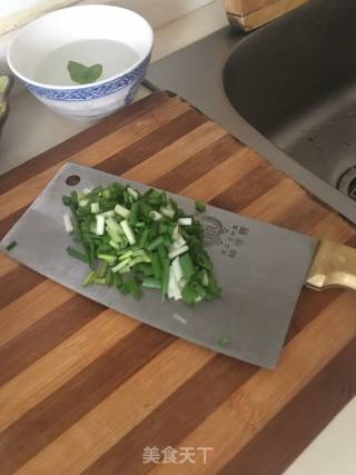 辣椒炒鸡丁的做法步骤：2