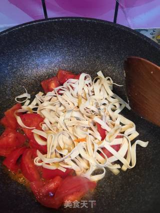 蕃茄鸡蛋炖粉条的做法步骤：4