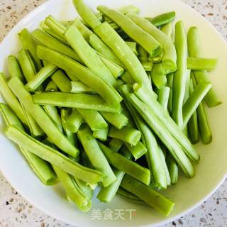 干煸沙茶酱四季豆的做法步骤：2