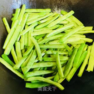 干煸沙茶酱四季豆的做法步骤：3