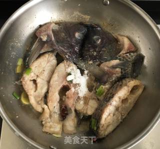 酱烧罗非鱼的做法步骤：4