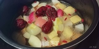 果梨排骨汤的做法步骤：4