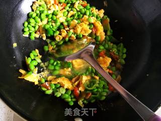 鸡蛋炒毛豆的做法步骤：8