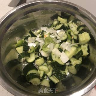 家常拍黄瓜的做法步骤：1
