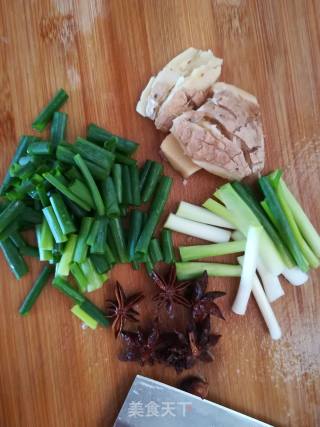 家常红烧肉的做法步骤：2