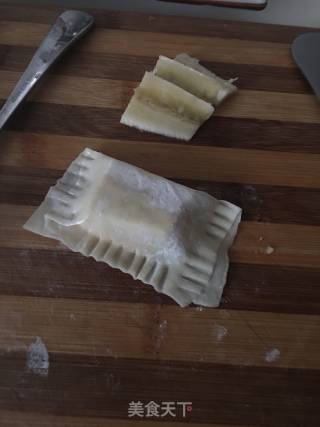 馄饨皮香蕉小饼的做法步骤：3