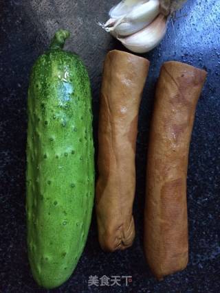 青瓜拌豆干的做法步骤：1