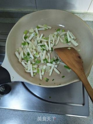 杏鲍菇炒菊花菜的做法步骤：8