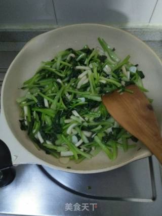 杏鲍菇炒菊花菜的做法步骤：9
