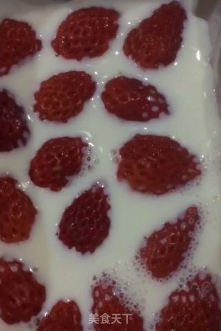 草莓牛奶果冻的做法步骤：6