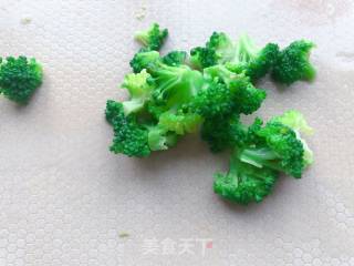 【宝宝辅食】三文鱼耳光炒饭的做法步骤：6