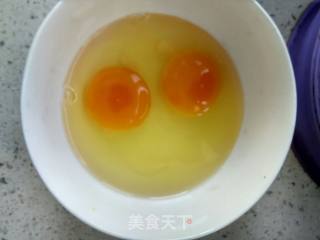 刚出锅的菜:西葫芦炒木耳鸡蛋的做法步骤：5