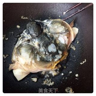 干锅鱼头的做法步骤：2