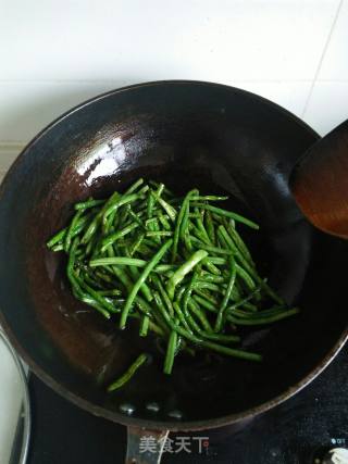 酱焖豇豆花生米的做法步骤：4
