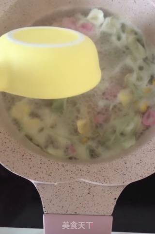 咖喱蔬菜鲜虾面的做法步骤：9