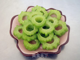 芝麻酱拌苦瓜的做法步骤：8
