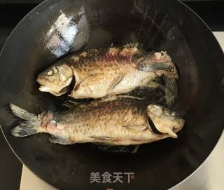 鲫鱼汤的做法步骤：3