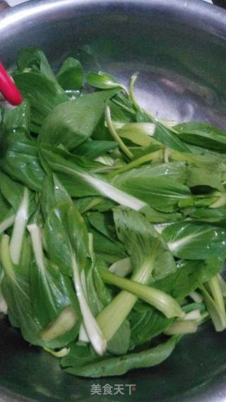 瘦肉炝油菜的做法步骤：1