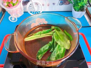 【宝宝辅食】藜麦蝴蝶面汤的做法步骤：3