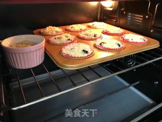 蓝莓爆浆马芬的做法步骤：12
