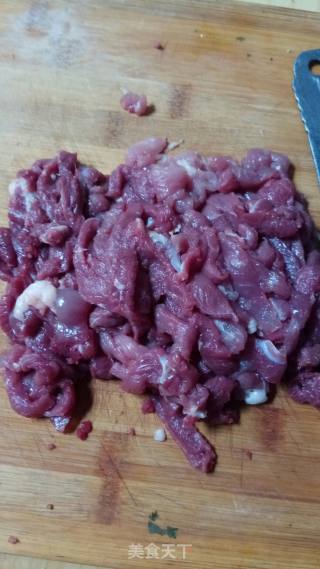孜然里脊肉的做法步骤：1