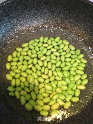 丝瓜焖毛豆的做法步骤：2