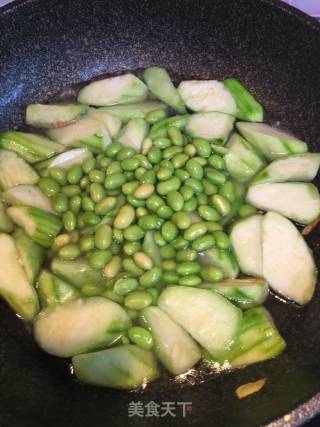 丝瓜焖毛豆的做法步骤：6