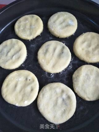 玉米面豆沙饼的做法步骤：7