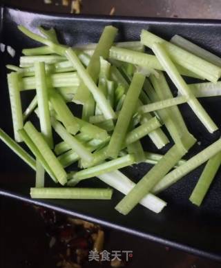 干煸蚕蛹的做法步骤：8