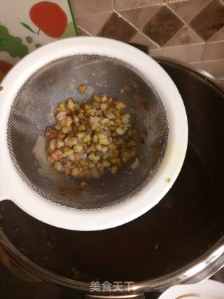 宝宝辅食绿豆泥的做法步骤：1