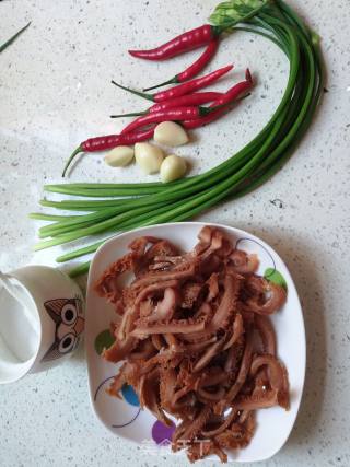韭菜花炒牛肚的做法步骤：2