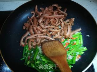 韭菜花炒牛肚的做法步骤：5