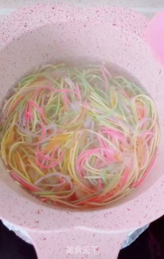 虾仁菠菜面的做法步骤：5