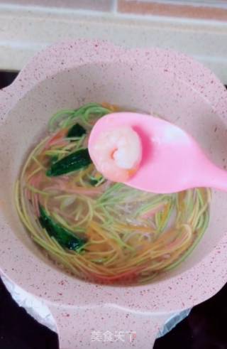 虾仁菠菜面的做法步骤：7