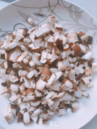 香菇肉酱凉拌面的做法步骤：1