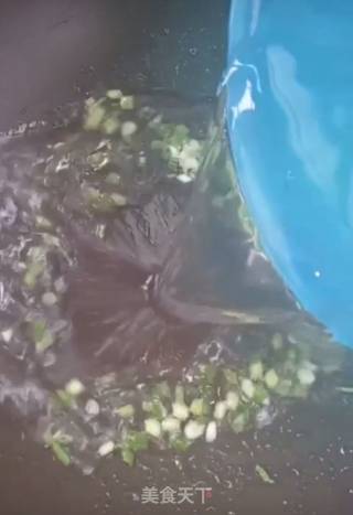 蔬菜鸡蛋汤的做法步骤：2