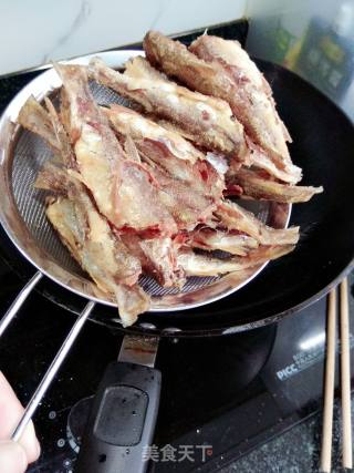 香酥炸鱼的做法步骤：6