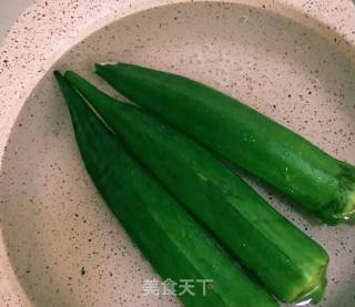 秋葵鸡蛋饼的做法步骤：2