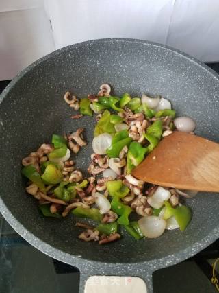 青椒鱿鱼丝的做法步骤：6