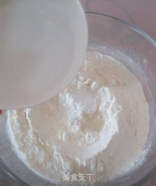 椒盐发面葱花饼的做法步骤：2