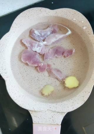 猪肉木耳泥的做法步骤：2
