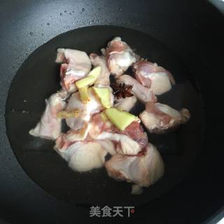 鸭翅焖土豆的做法步骤：3