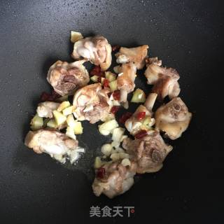 鸭翅焖土豆的做法步骤：8