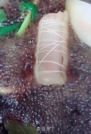 肉皮肠的做法步骤：6