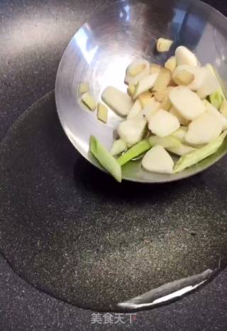 辣炒牛蛙的做法步骤：3
