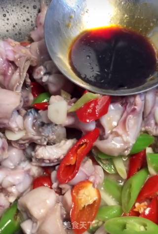 辣炒牛蛙的做法步骤：6