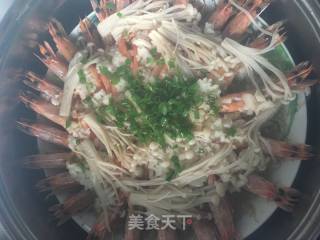 蒜蓉粉丝金针菇大虾的做法步骤：2