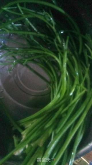 芹菜土豆丝的做法步骤：2