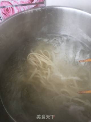 西红柿鸡蛋拌面的做法步骤：3