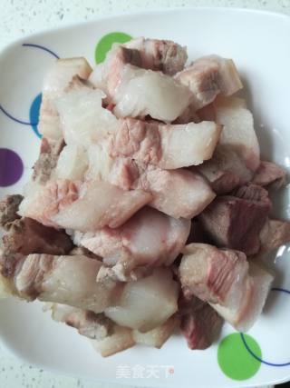 土豆红萝卜烧肉的做法步骤：3